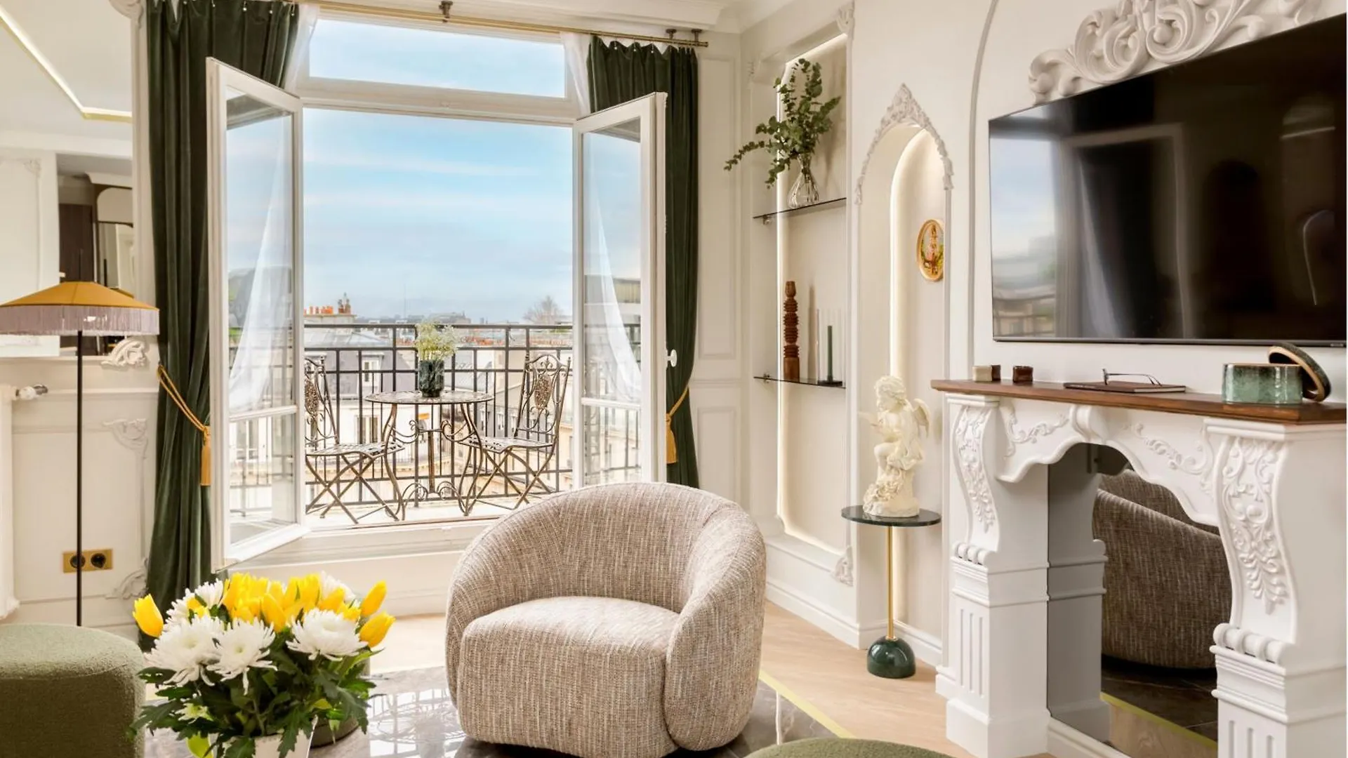 Apartment Merveil Signature - Hoche - Eiffel Tower View Paris