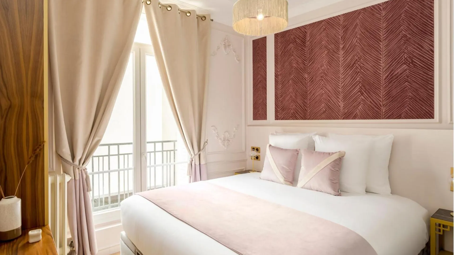 Merveil Signature - Hoche - Eiffel Tower View Paris Apartment