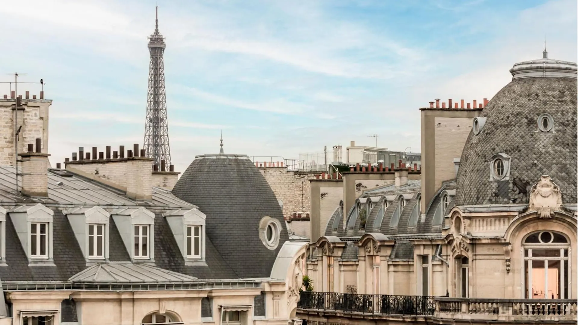 Merveil Signature - Hoche - Eiffel Tower View Paris Apartment